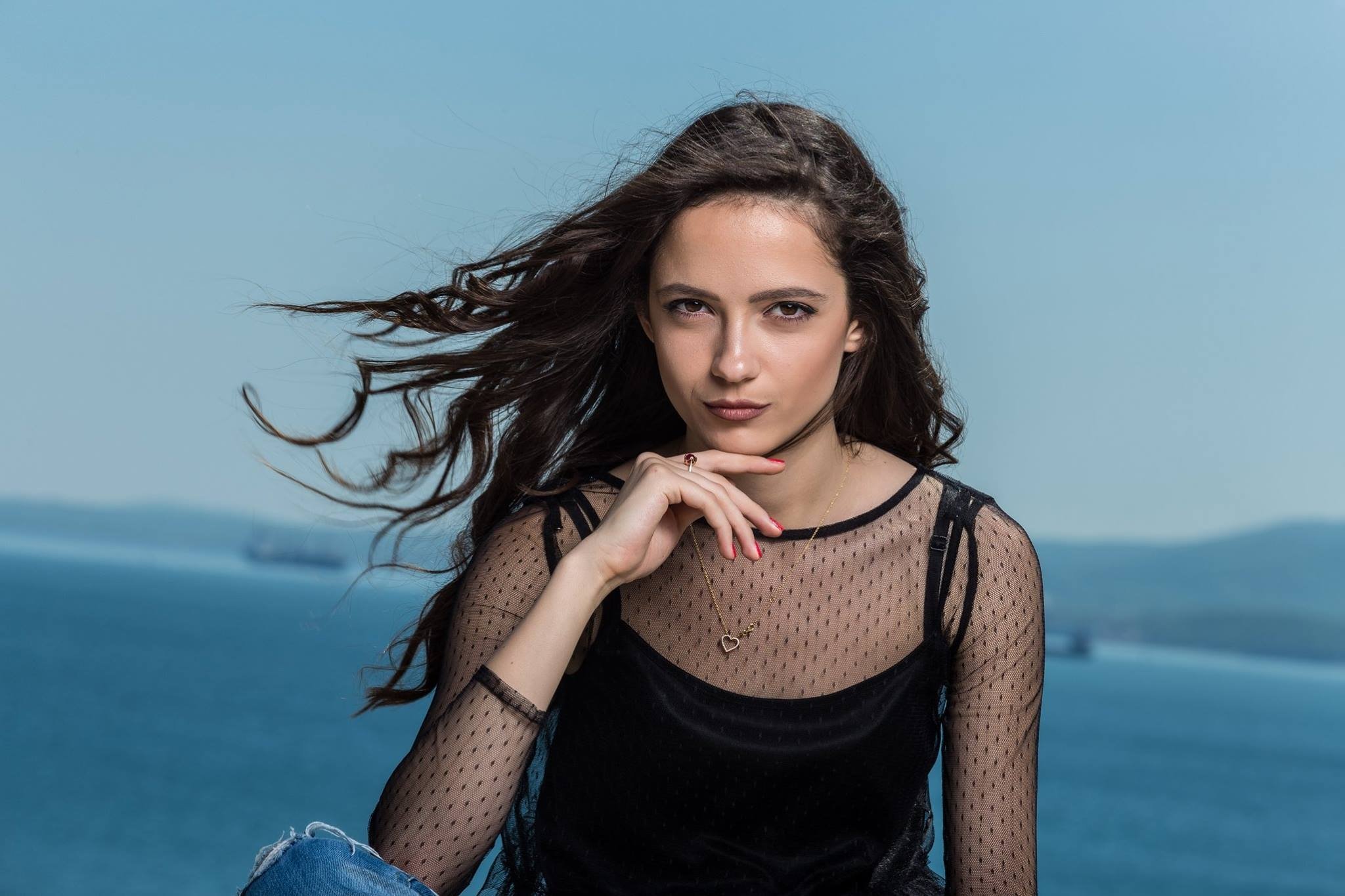 абитуриентска фотосесия с фон Черно Море в гр. Бургас