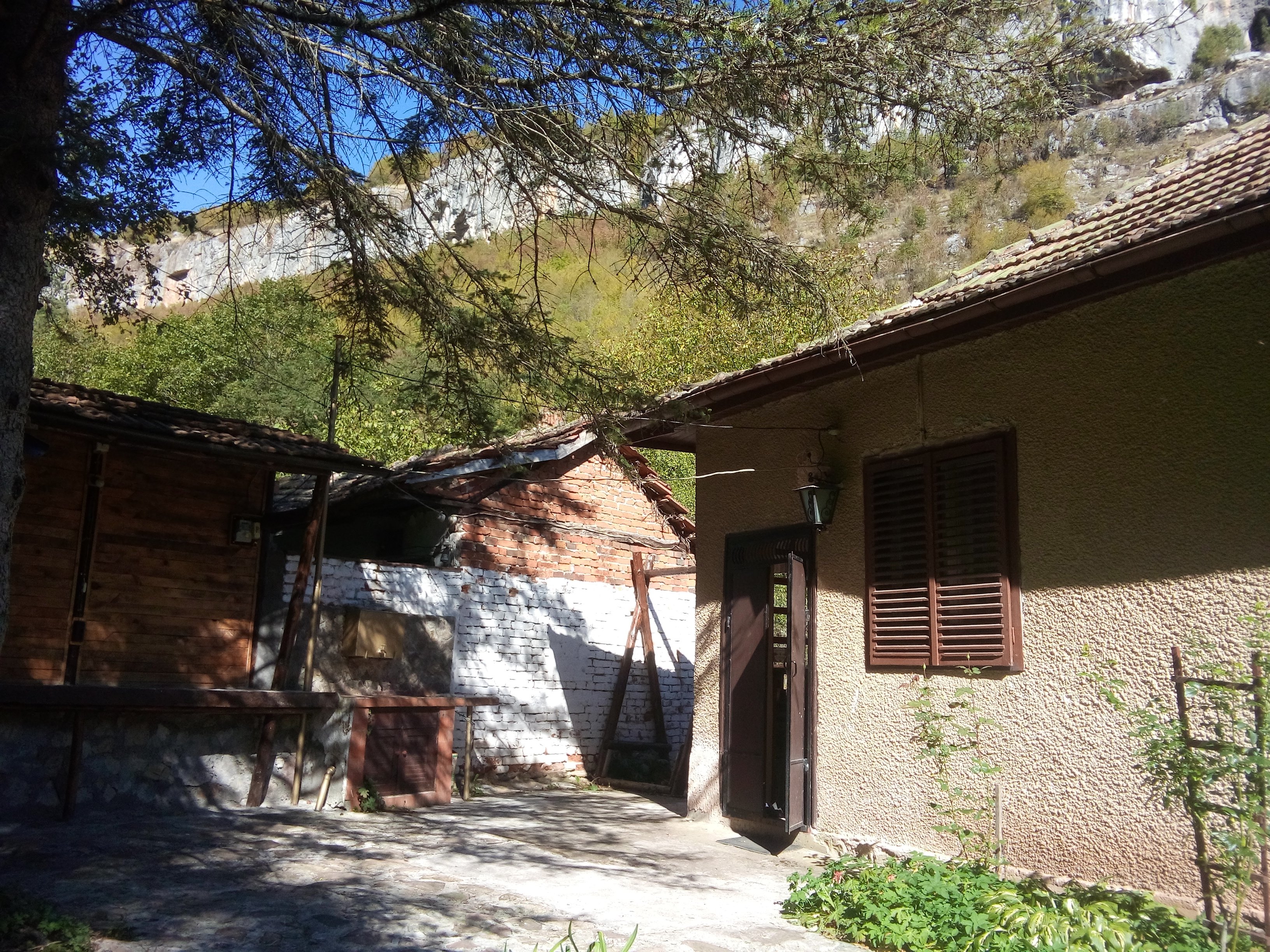 вила ЛАКАТНИК