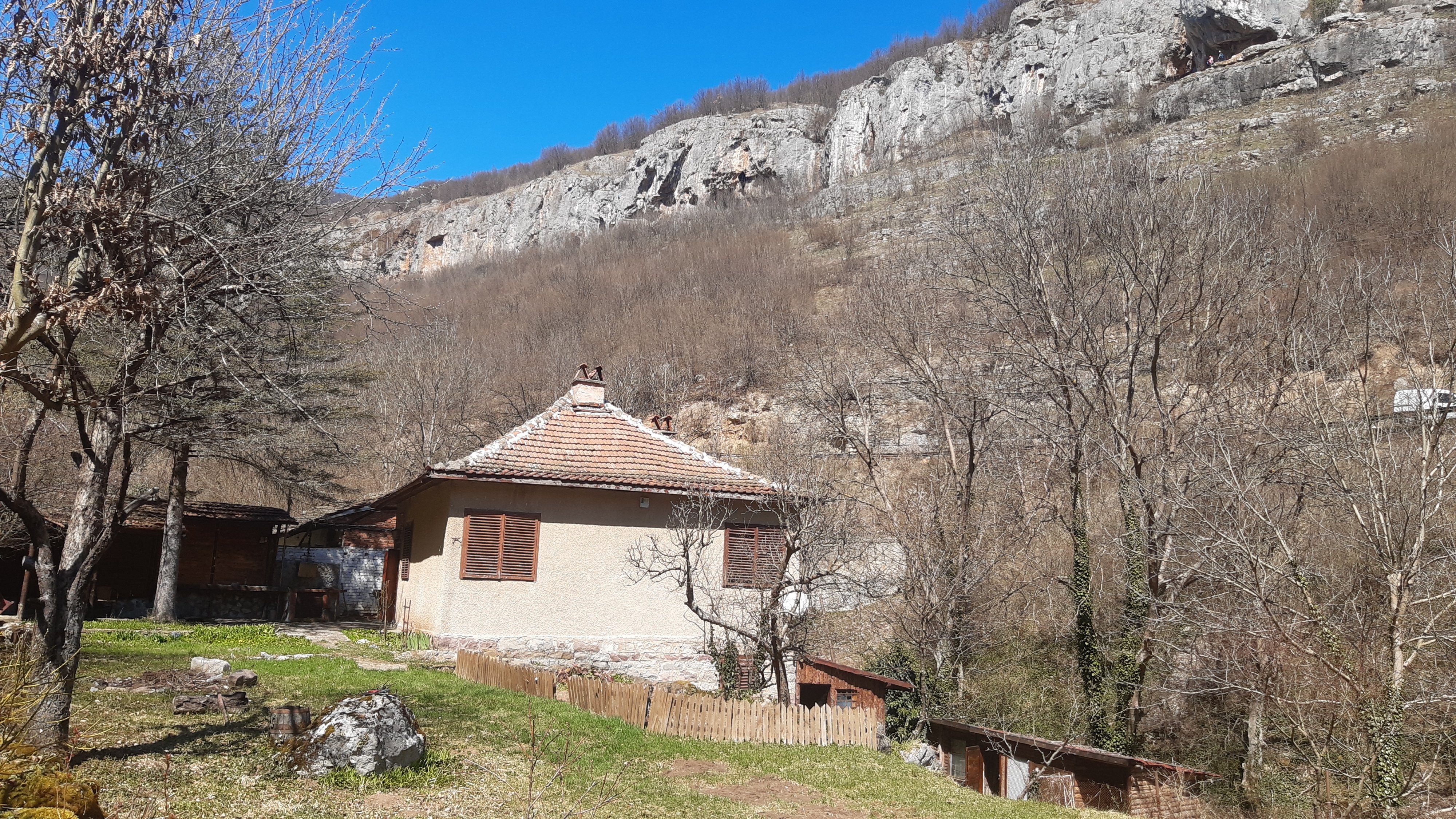 вила ЛАКАТНИК